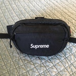 Supreme FW18 waistbag